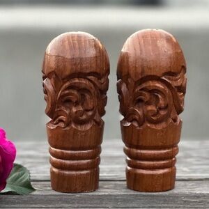 VINTAGE Hand carved wood salt n pepper shakers